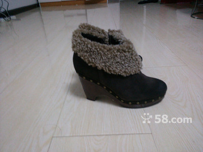 正品保障，舒適之選 解析達(dá)芙妮頭層磨砂牛皮棉鞋的冬季魅力