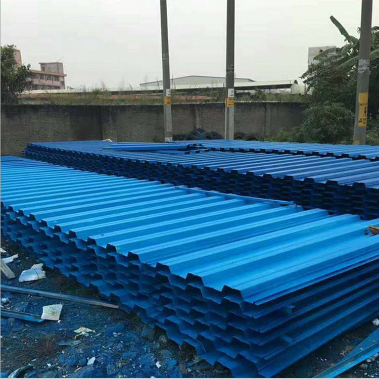 潮州建筑工地圍擋解決方案 簡易鐵皮彩鋼瓦圍欄助力短期高效施工